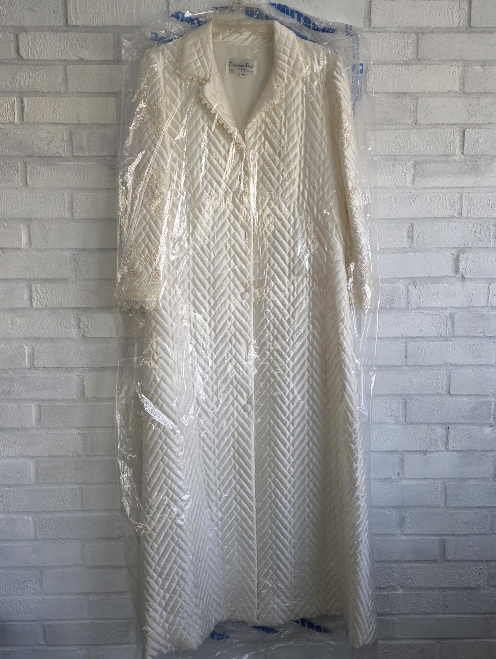 Vintage Christian Dior Quilted Lace Embellished House Coat/Robe Size Small Ivory